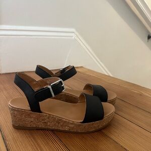 Excellent used condition UGG girls wedges